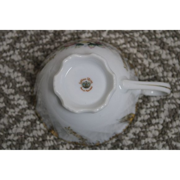 Lefton China Floral w/Gold Trim Teacup & Saucer - Picture 6 of 11